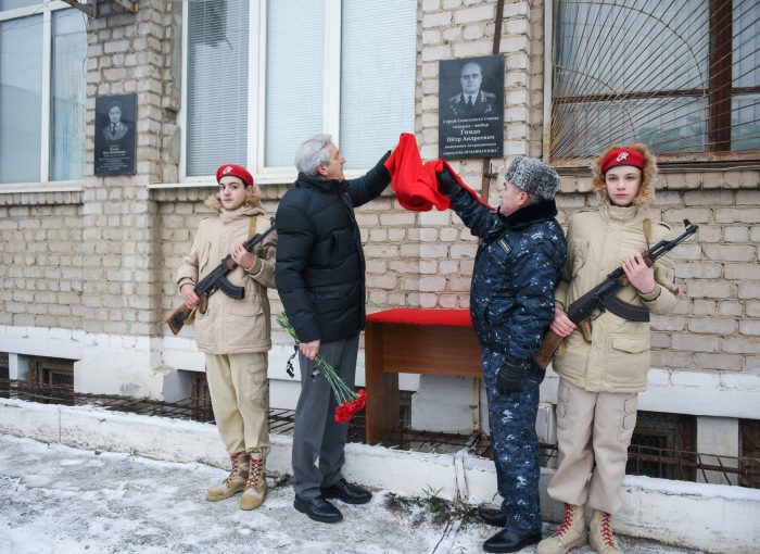 Астраханские патриоты приняли участие в открытии памятной доски Герою Советского Союза Петру Гнидо